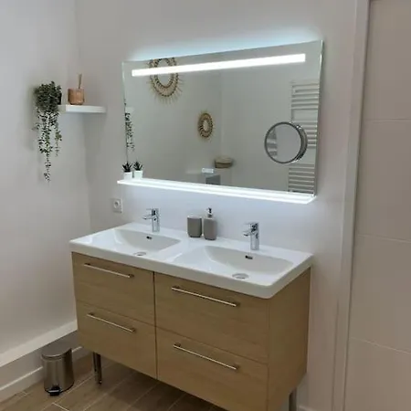 Апартаменти Sublime T2/ Cosy/ Clim/ Parking/plage Мантон