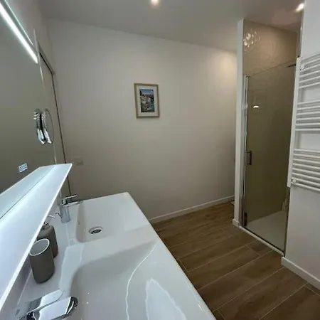 Апартаменти Sublime T2/ Cosy/ Clim/ Parking/plage Мантон